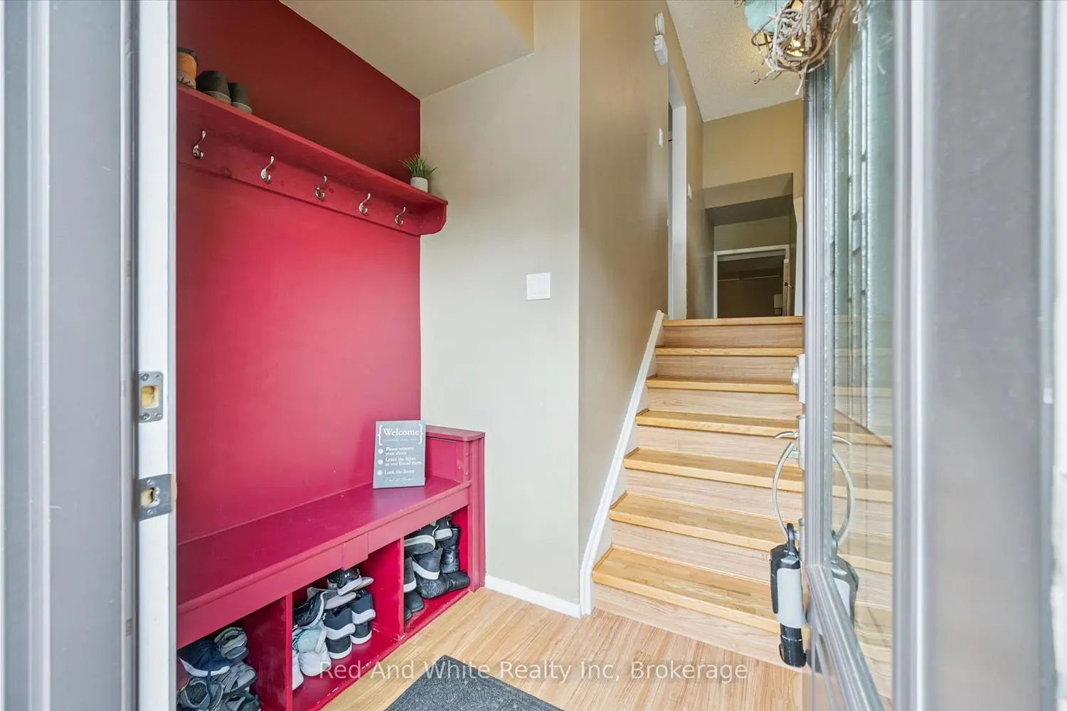 24 Byton Lane photo 2