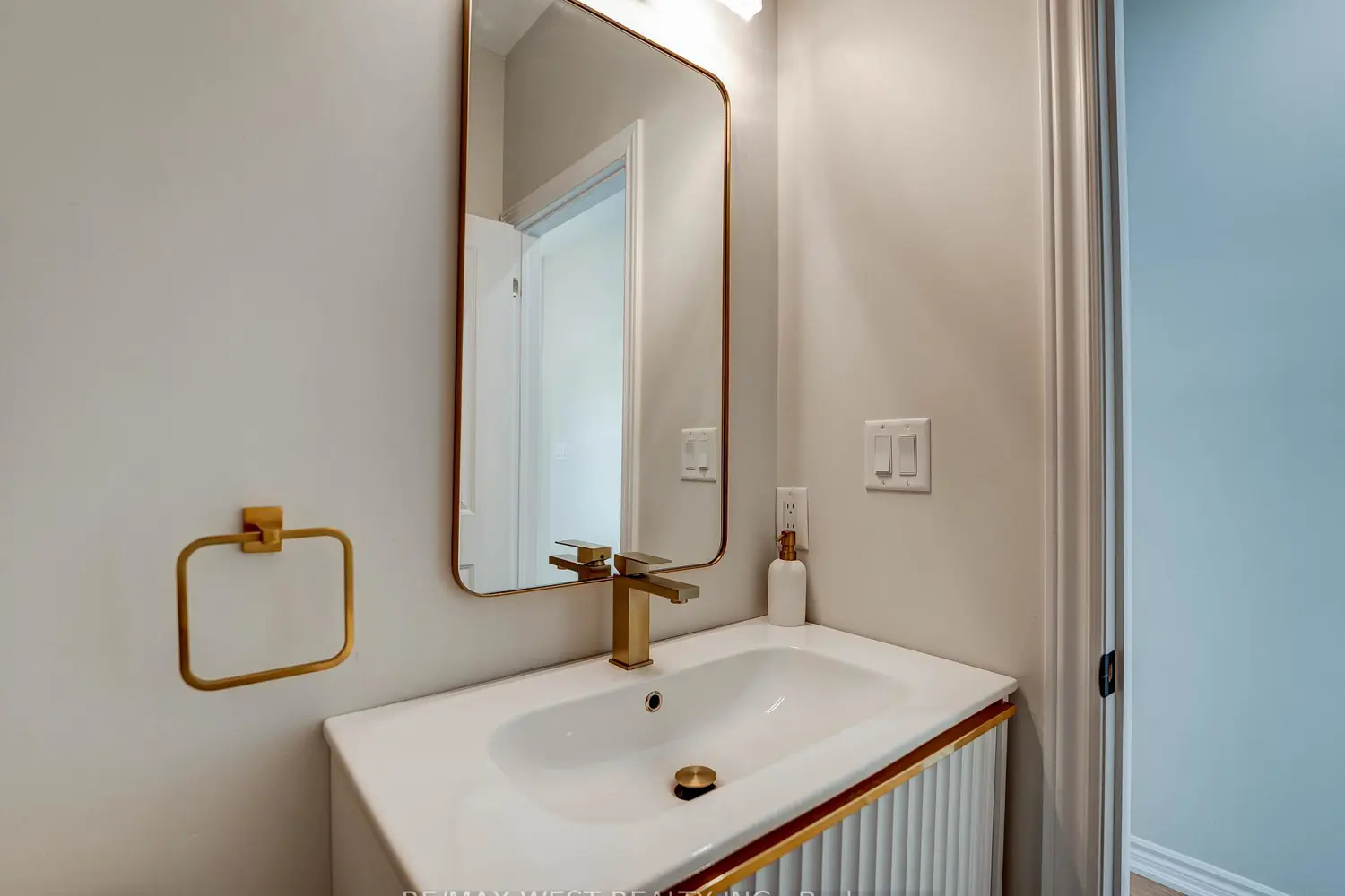 1525 Prentice Road photo 4