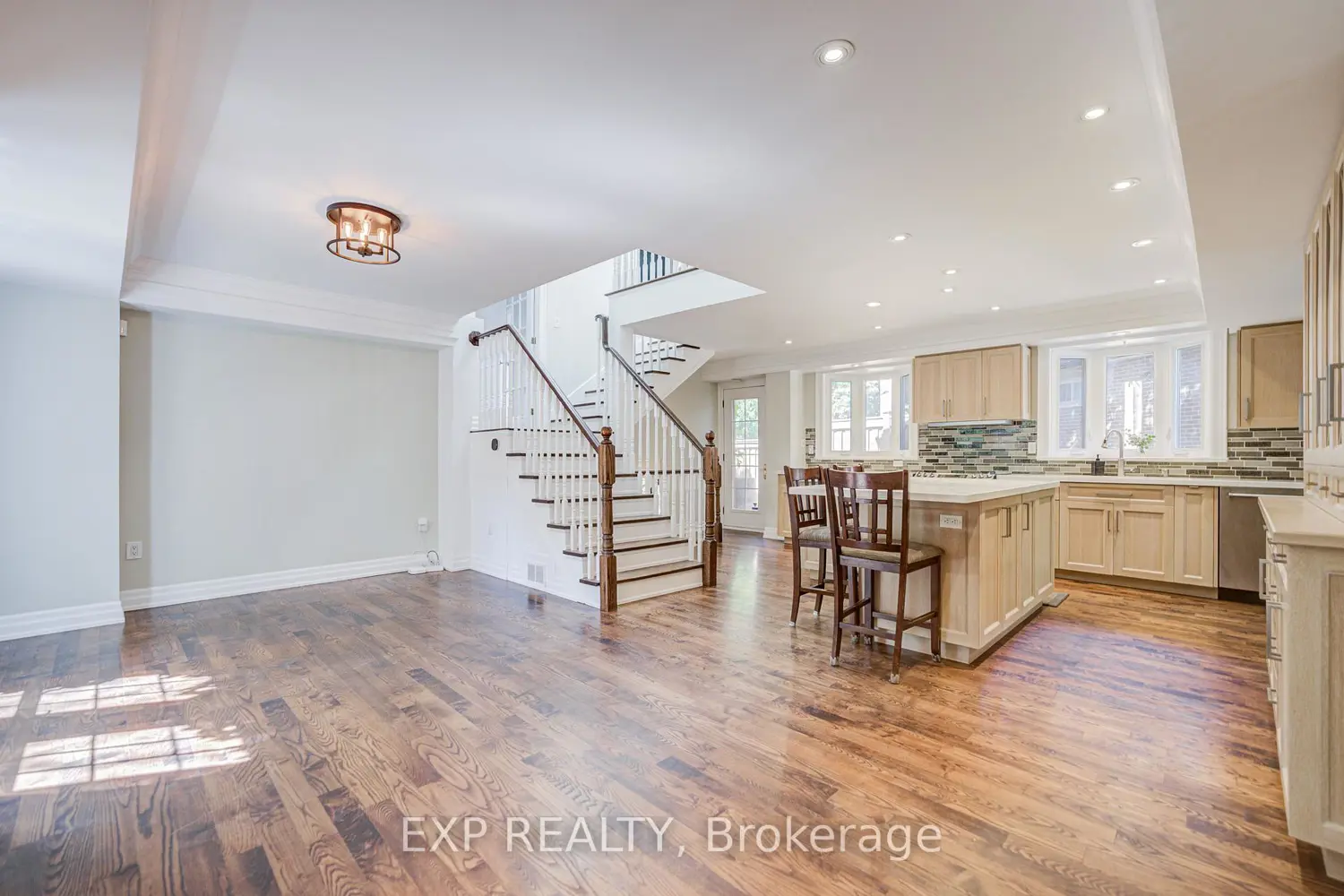 82 Derby Court photo 2