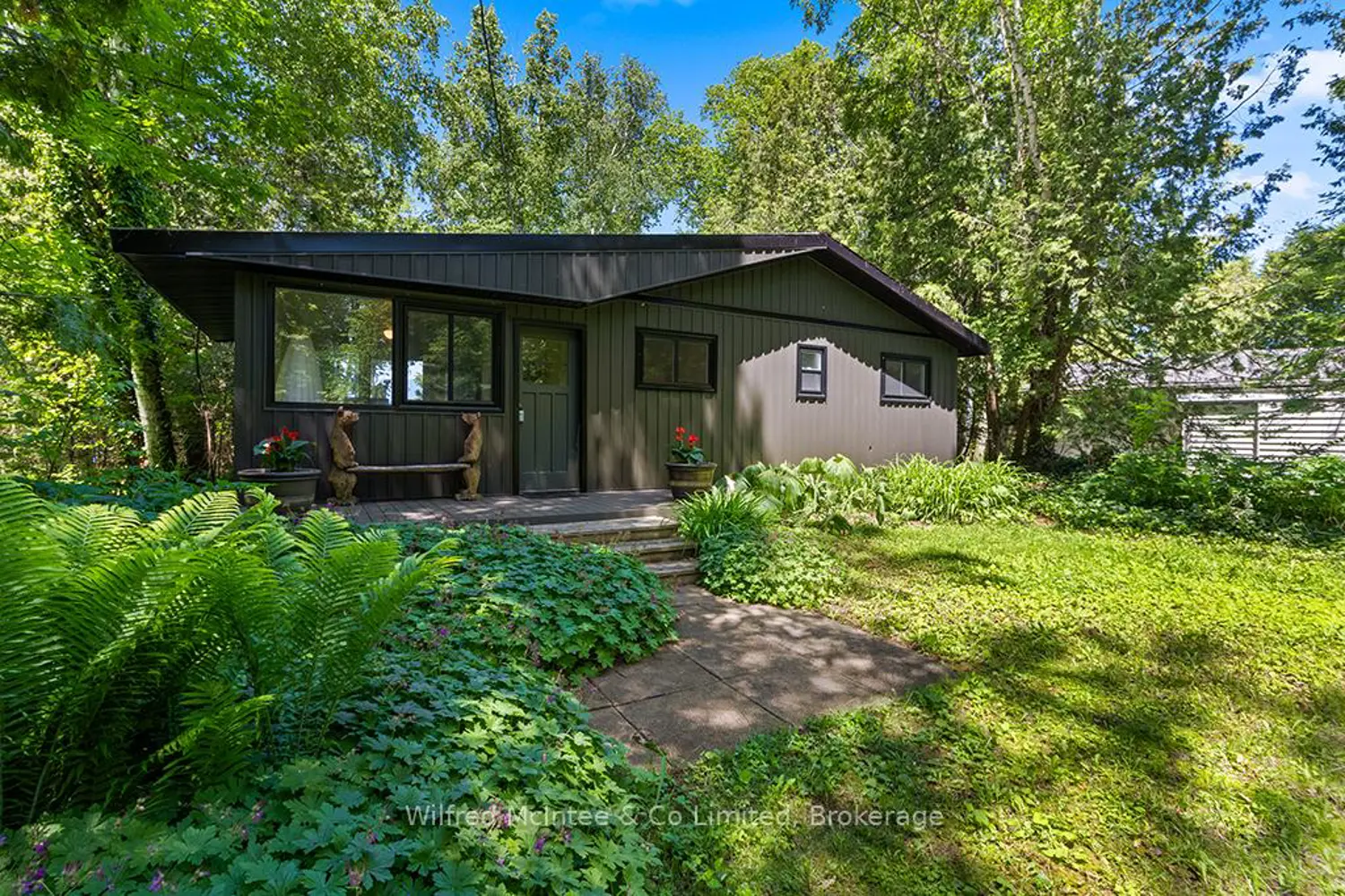 925 Bruce Road 13 photo 5