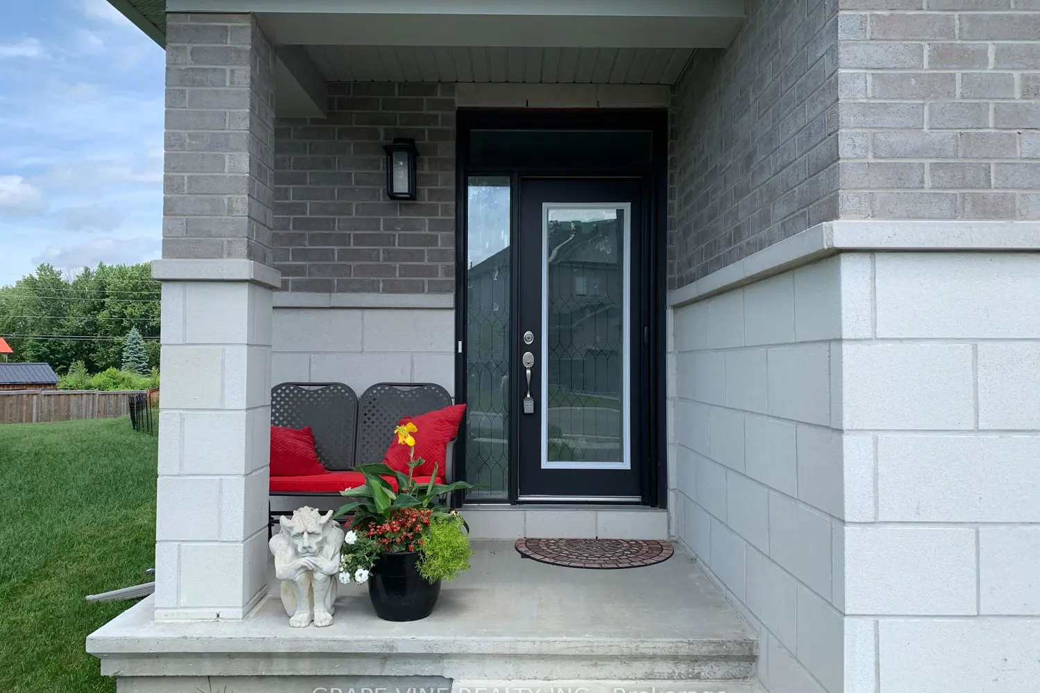 650 Fisher Street photo 3