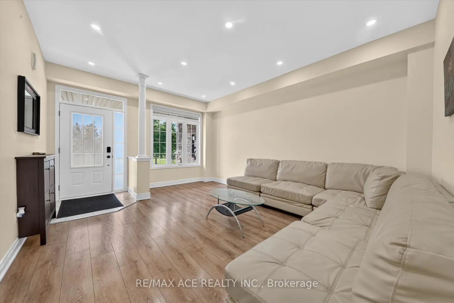 28 Hurst Drive photo 4