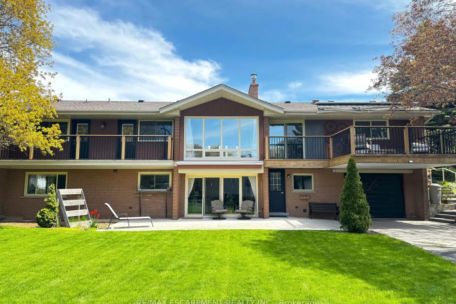 81 Thomson Drive photo 2