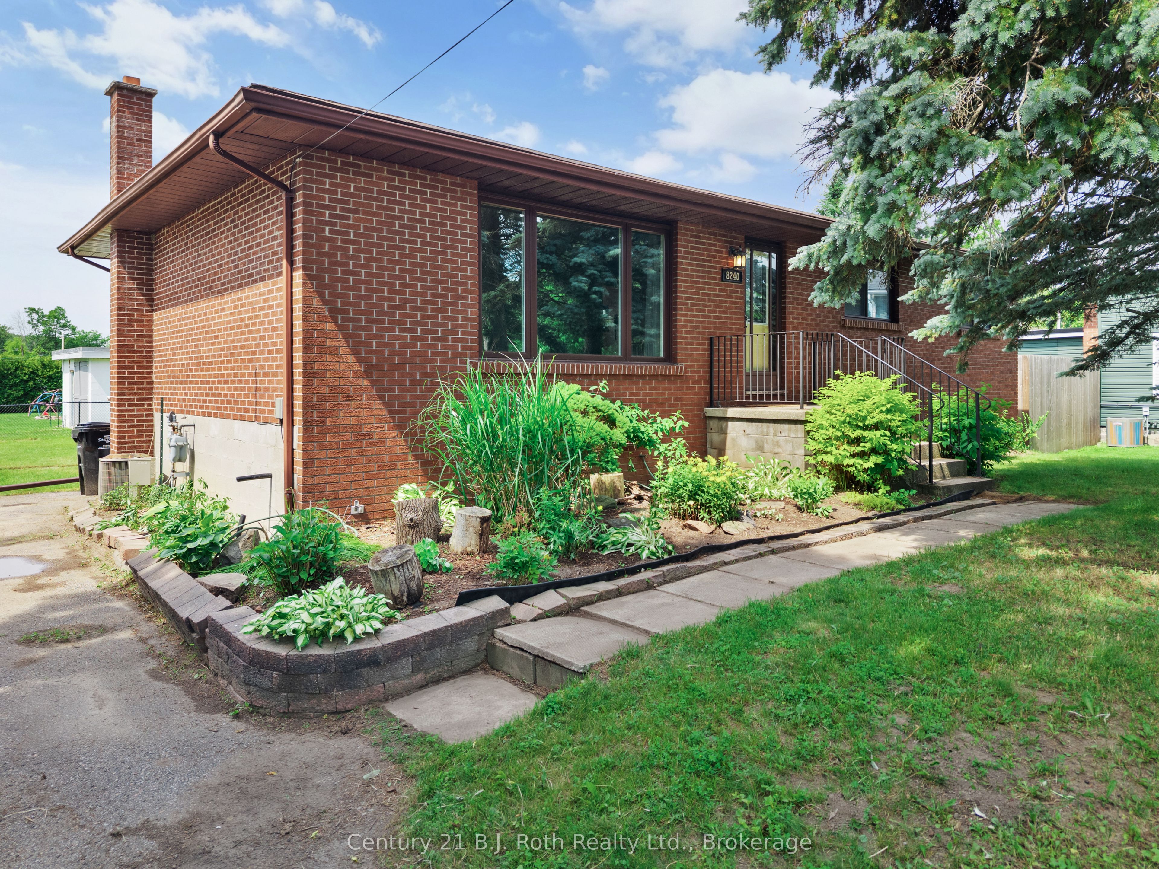 8240 93 Highway, Tiny, ON, L0K 2E1