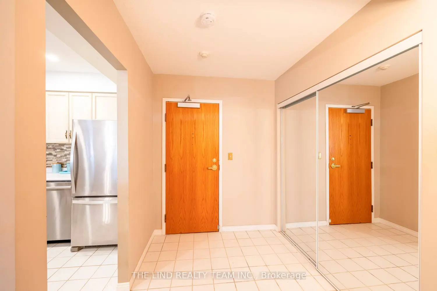 85 Wellington Street 312 photo 2