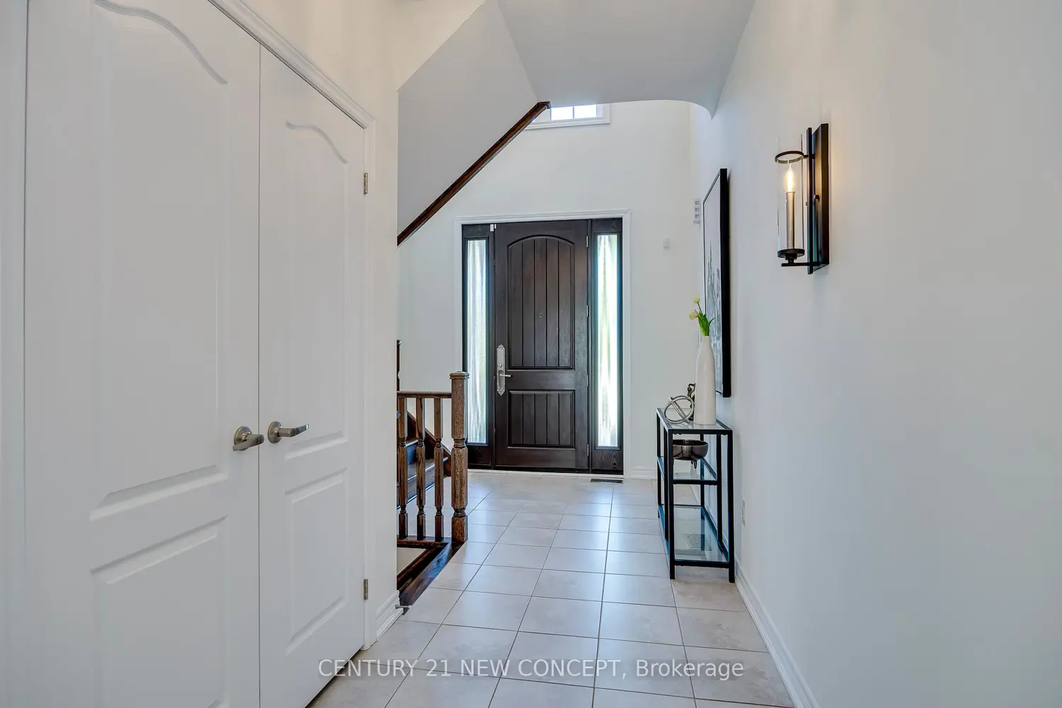 68 Jolana Crescent photo 3