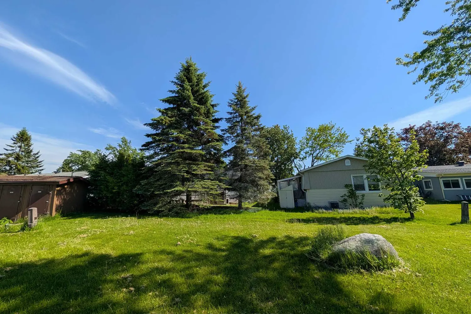 66 Linden Lane photo 3