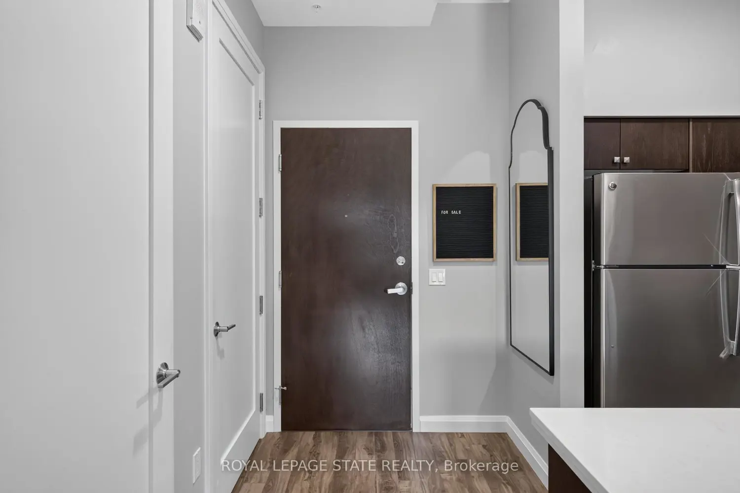112 King Street 302 photo 2