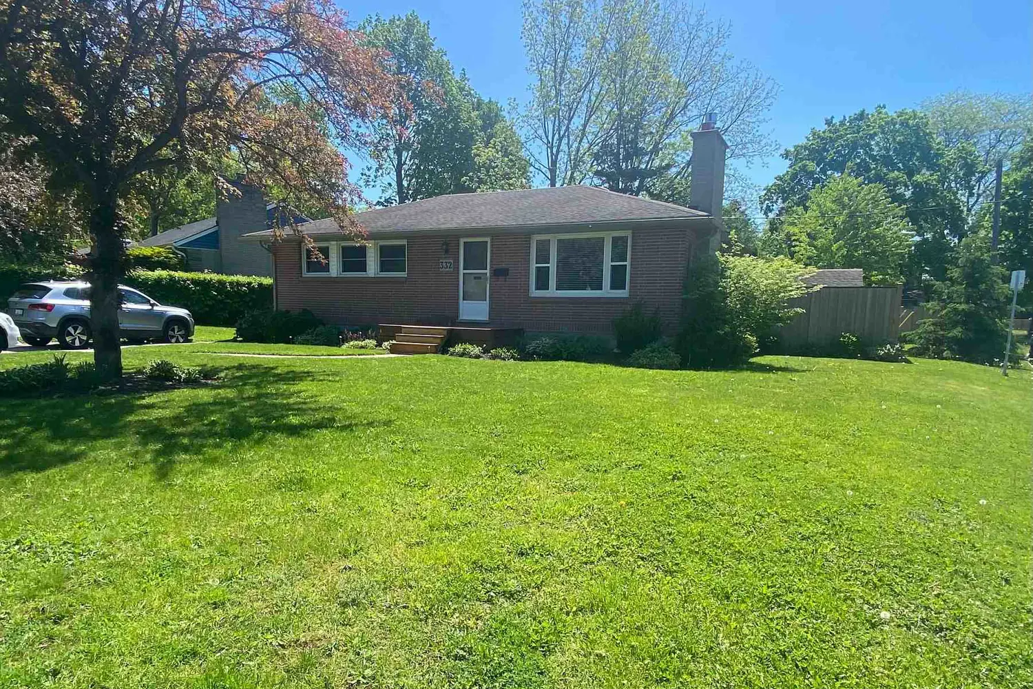 332 Ridgewood Crescent