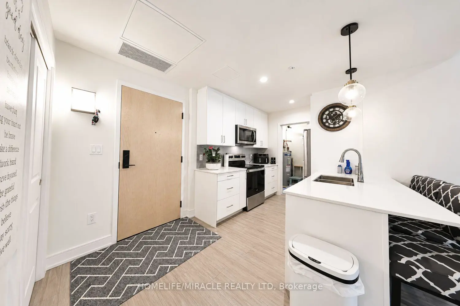 121 Mary Street 322 photo 4