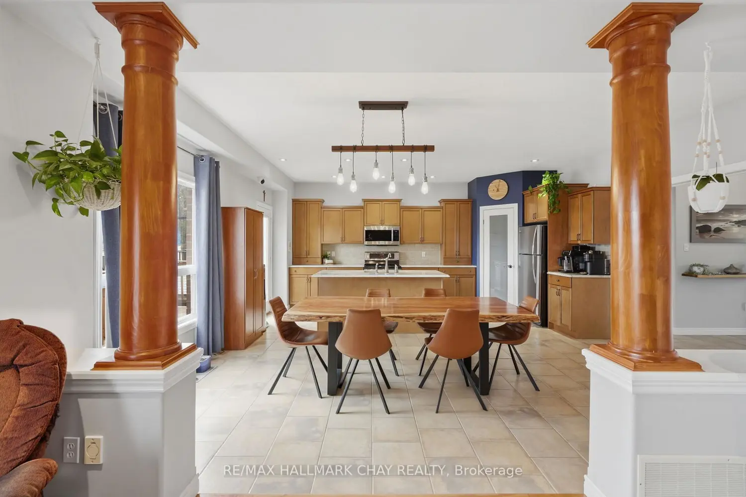 17 Armeda Clow Crescent photo 2