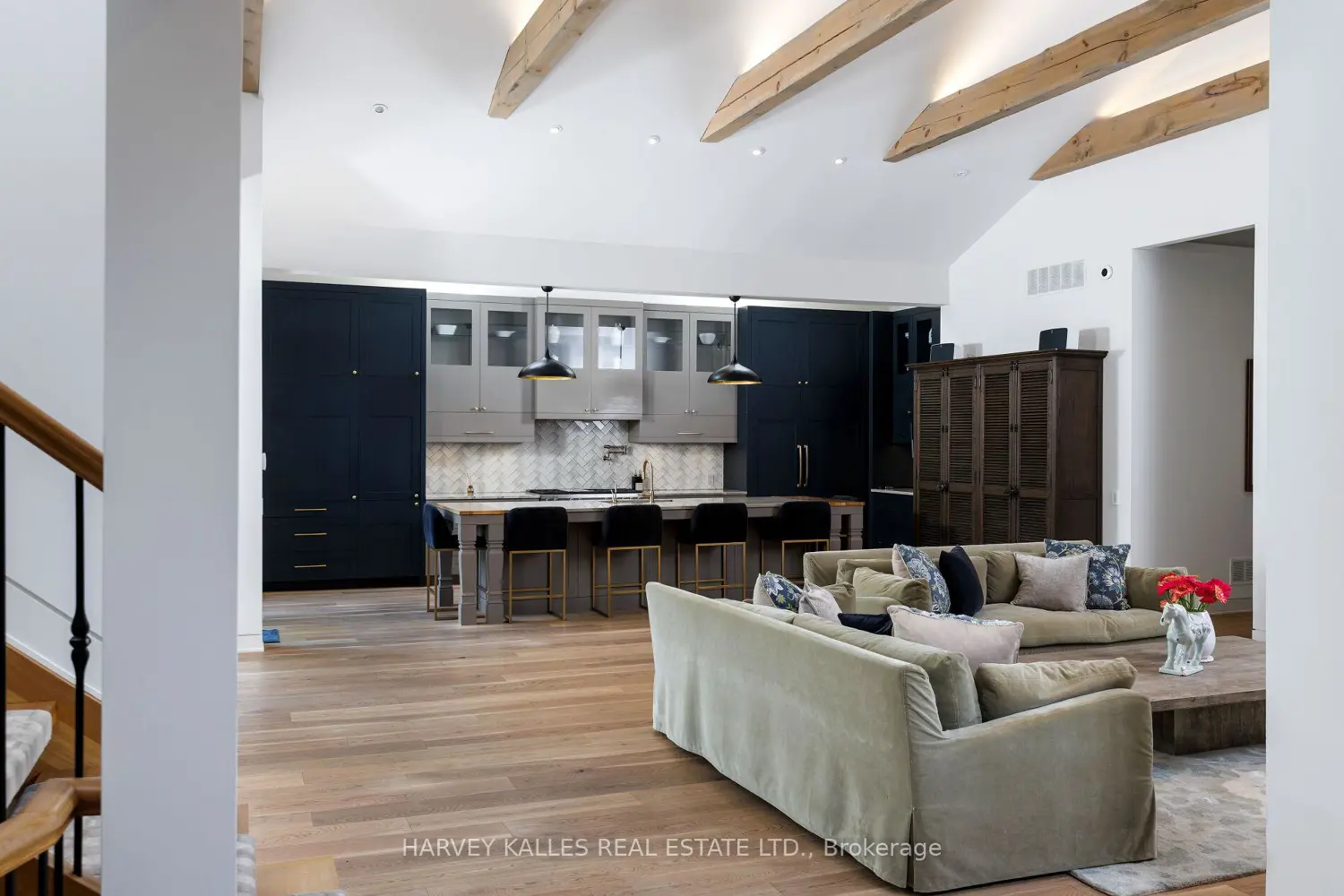 66 Thorncrest Road photo 5