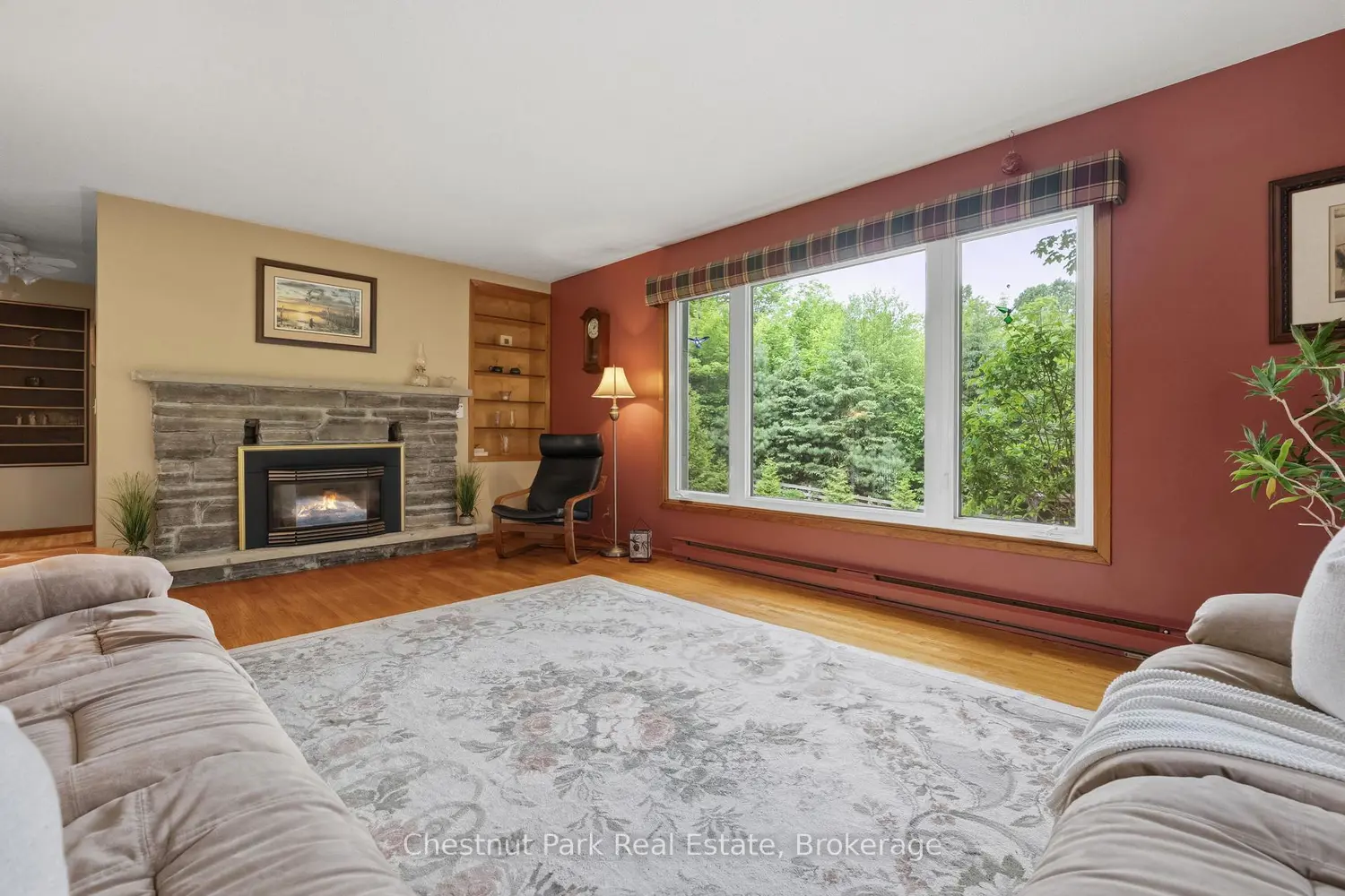 379 Gables Road photo 3