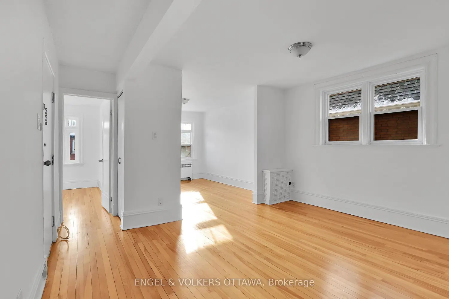 491 Mcleod Street photo 2