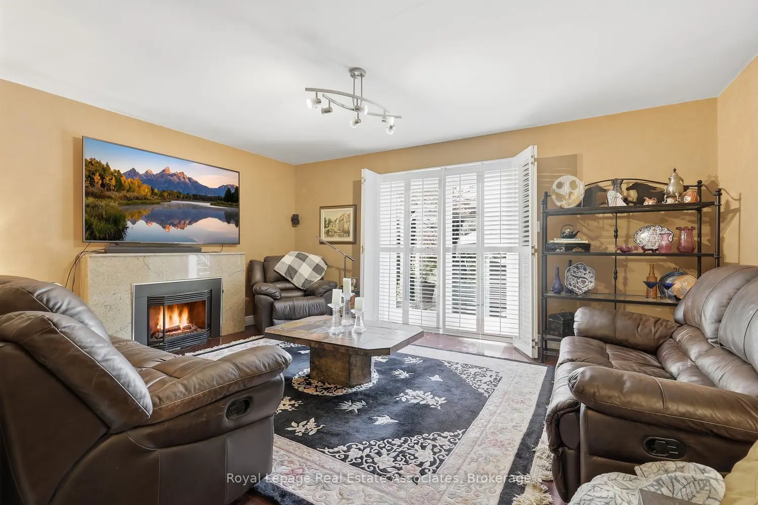 2580 Homelands Drive photo 2