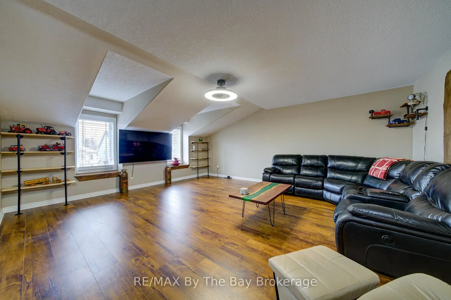 229 Atkinson Street photo 2