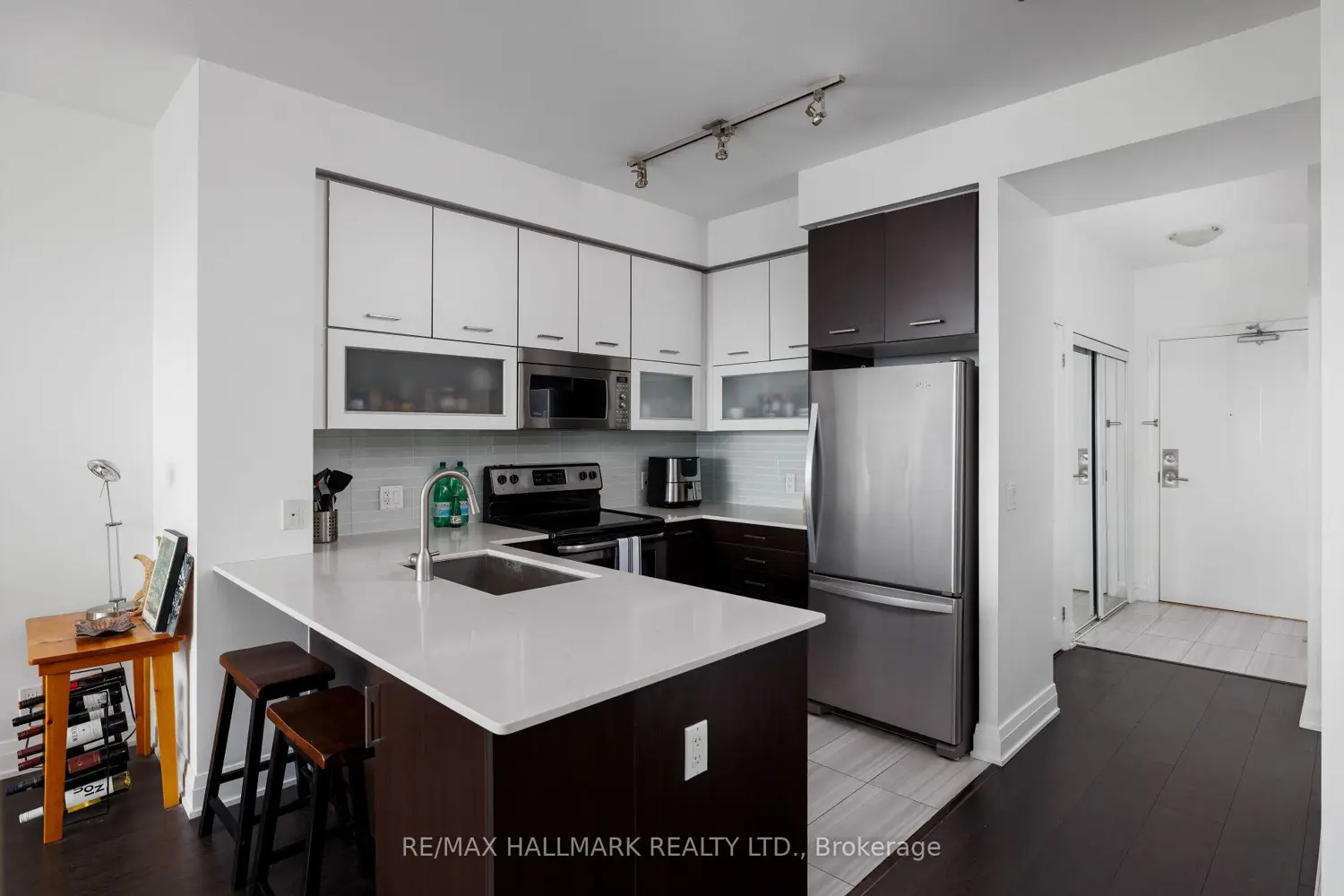 530 St Clair Avenue 1401 photo 3