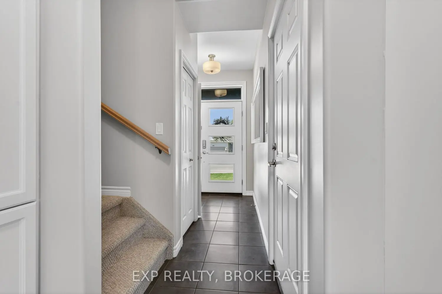 20 Ledgerock Court photo 3