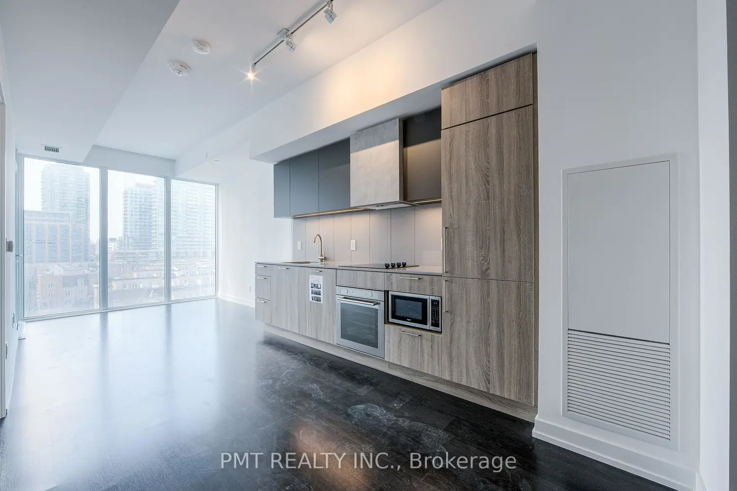 19 Western Battery Road 710 photo 3