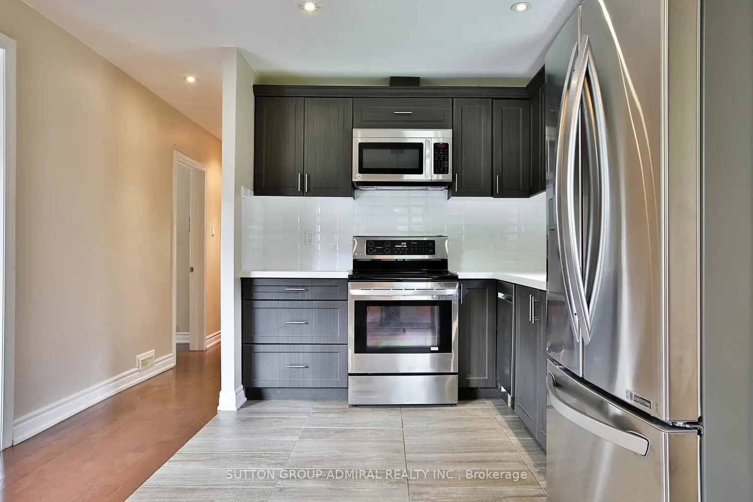 33 Regina Avenue photo 3