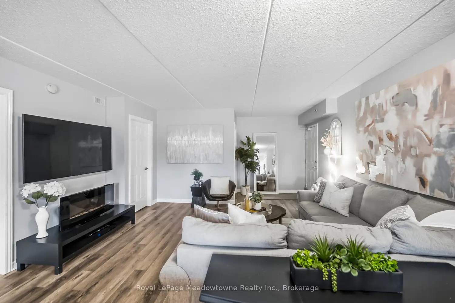 1483 Maple Avenue 205 photo 2