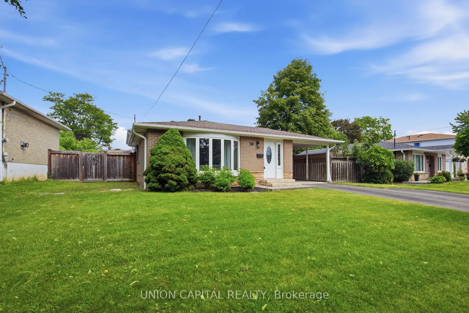 30 Irwin Crescent photo 3