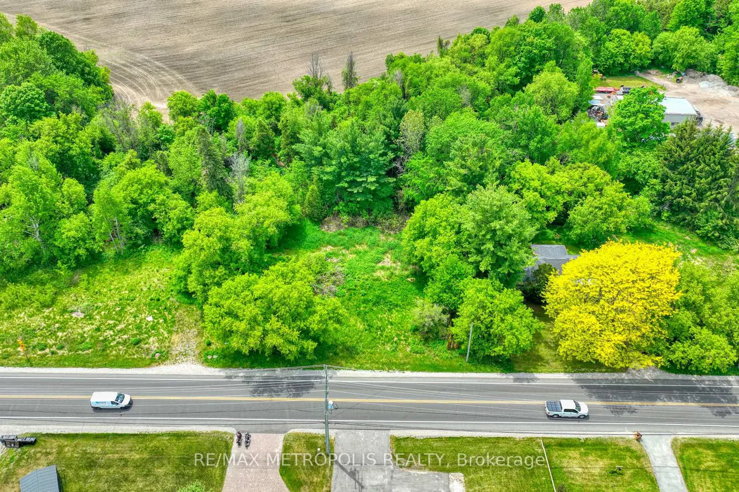 4605 Lloydtown-Aurora Road photo 2