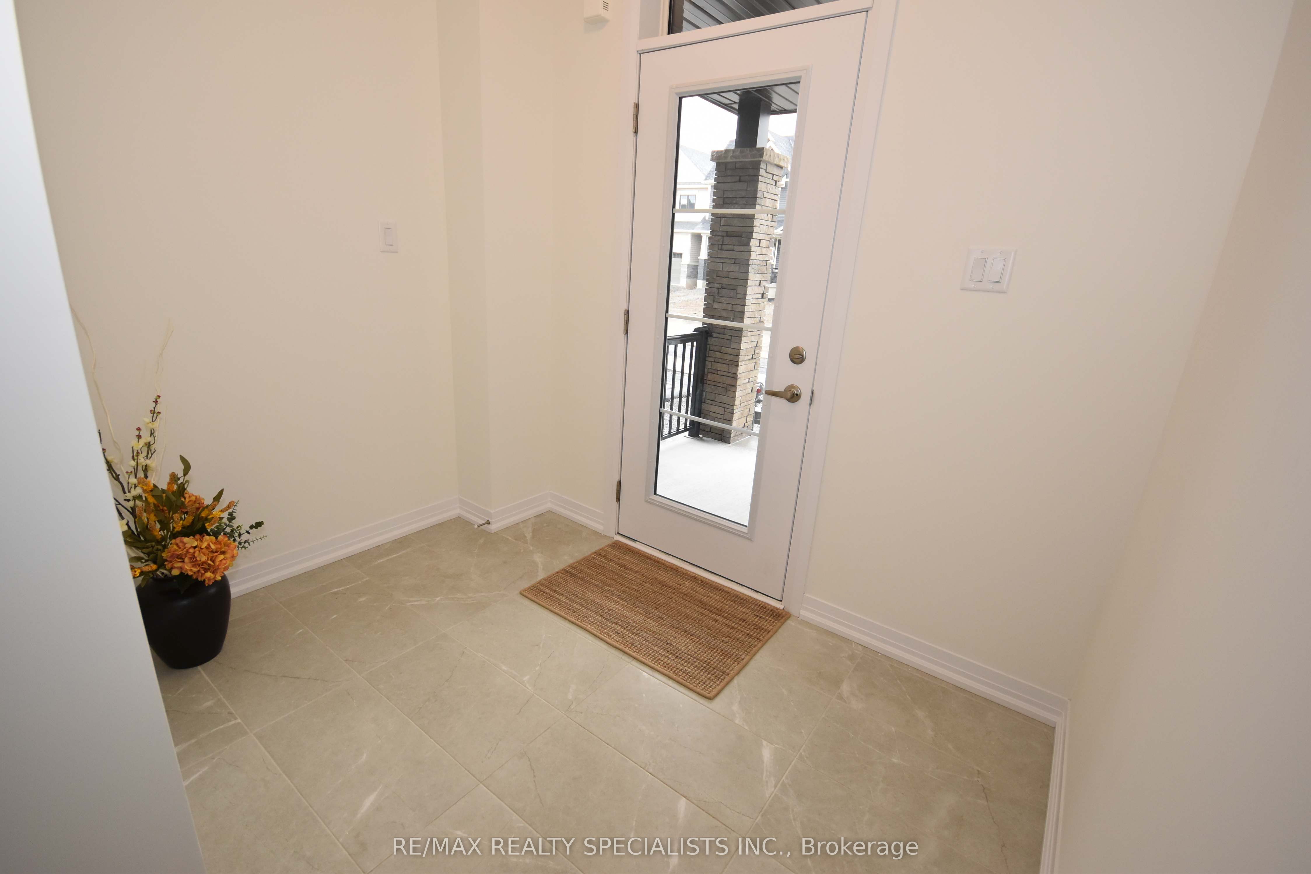 12 Velvet Way, Thorold, ON, L2V 0B7 photo 4