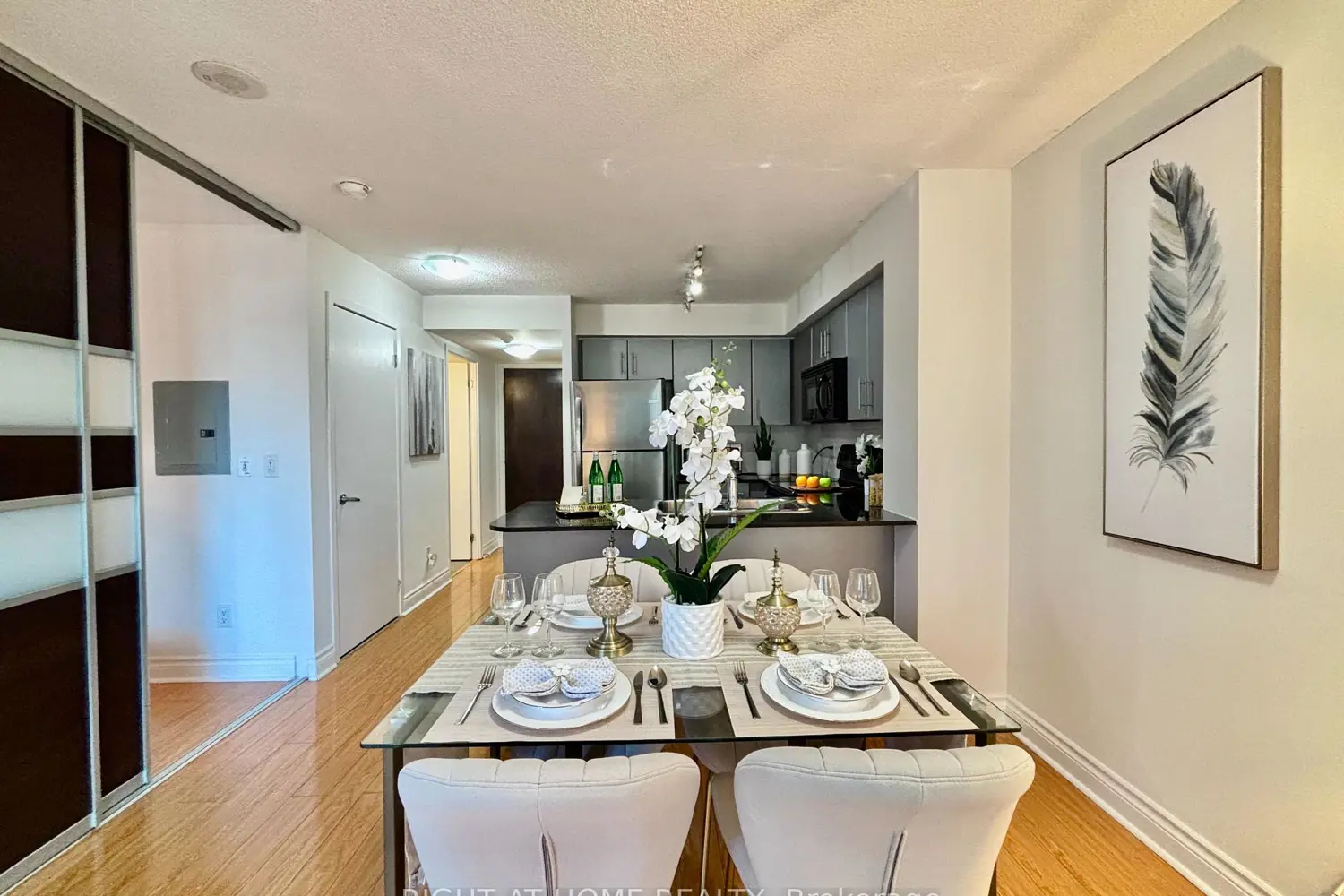 12 Yonge Street 503 photo 5