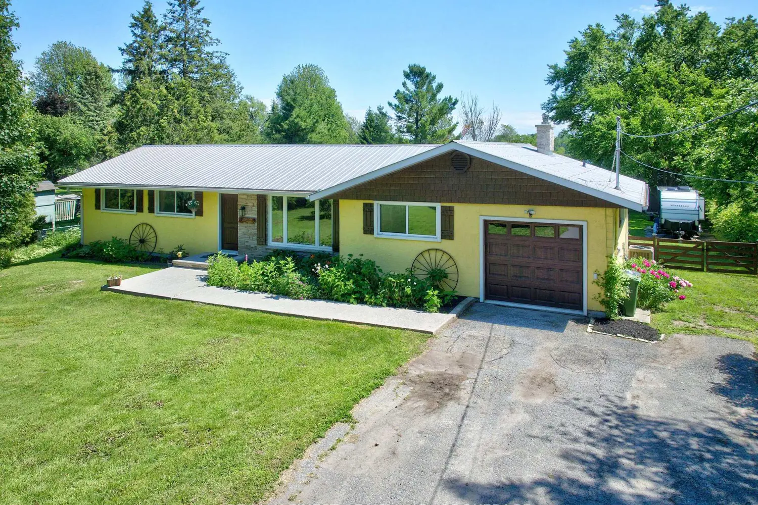 99 Aragon Road photo 2