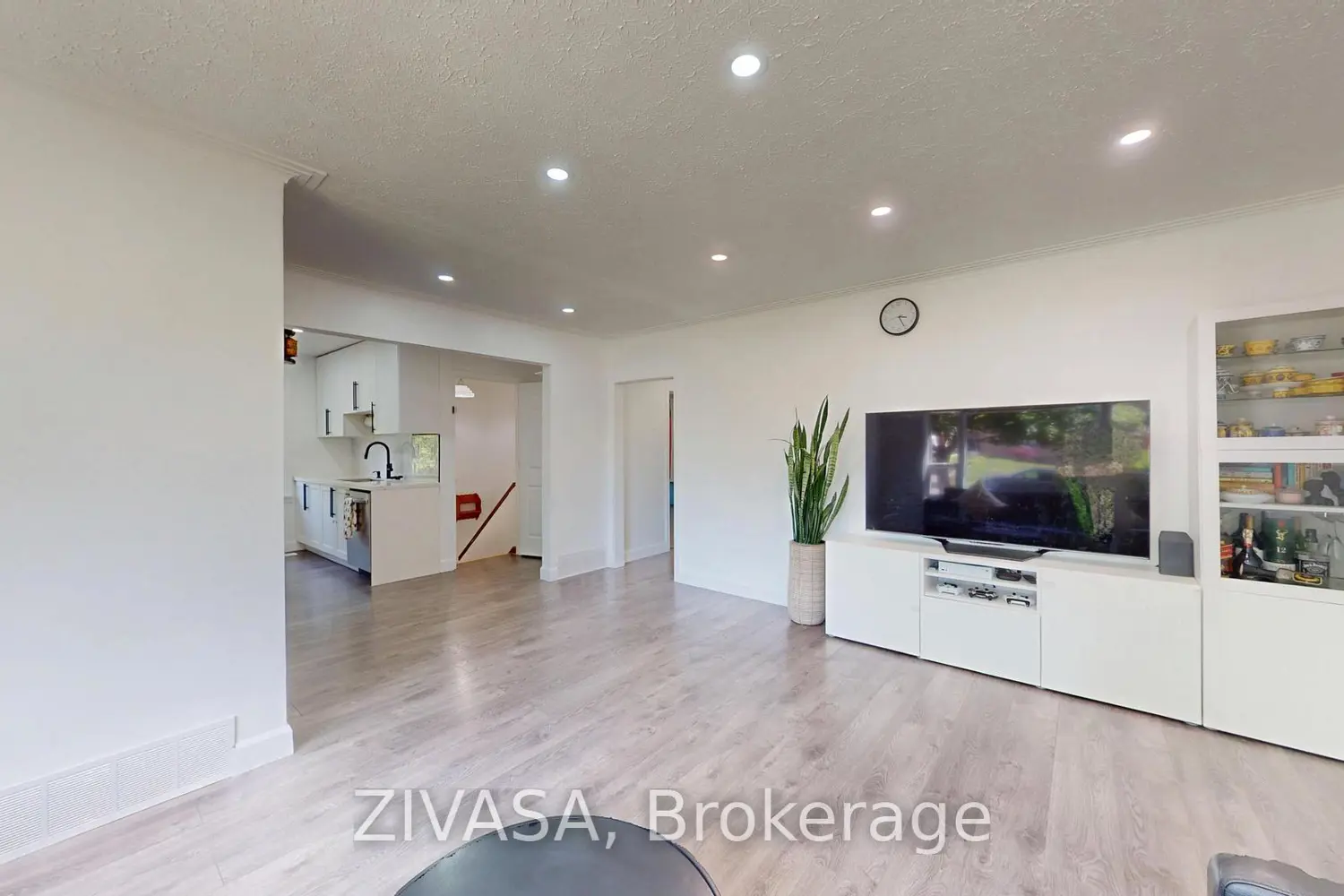 125 Jeffcoat Drive photo 4
