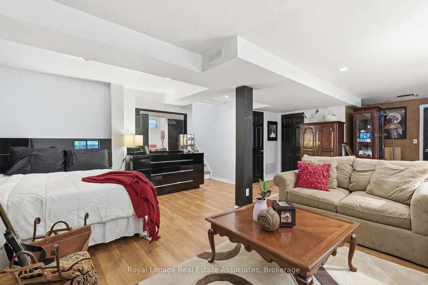 2580 Homelands Drive photo 3