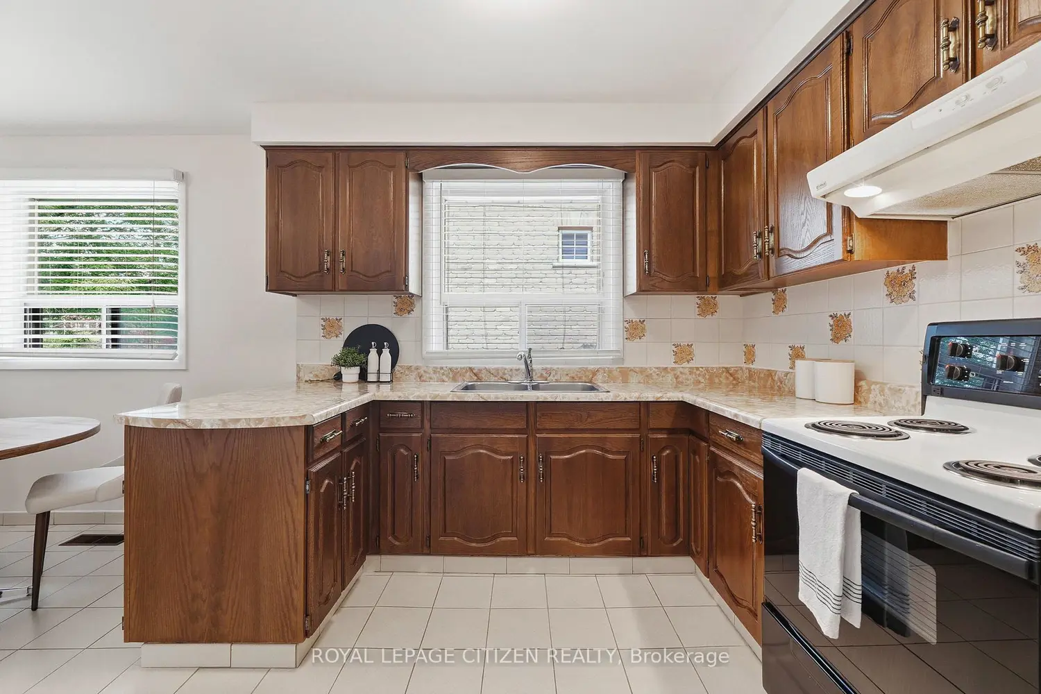 59 Otonabee Avenue photo 4