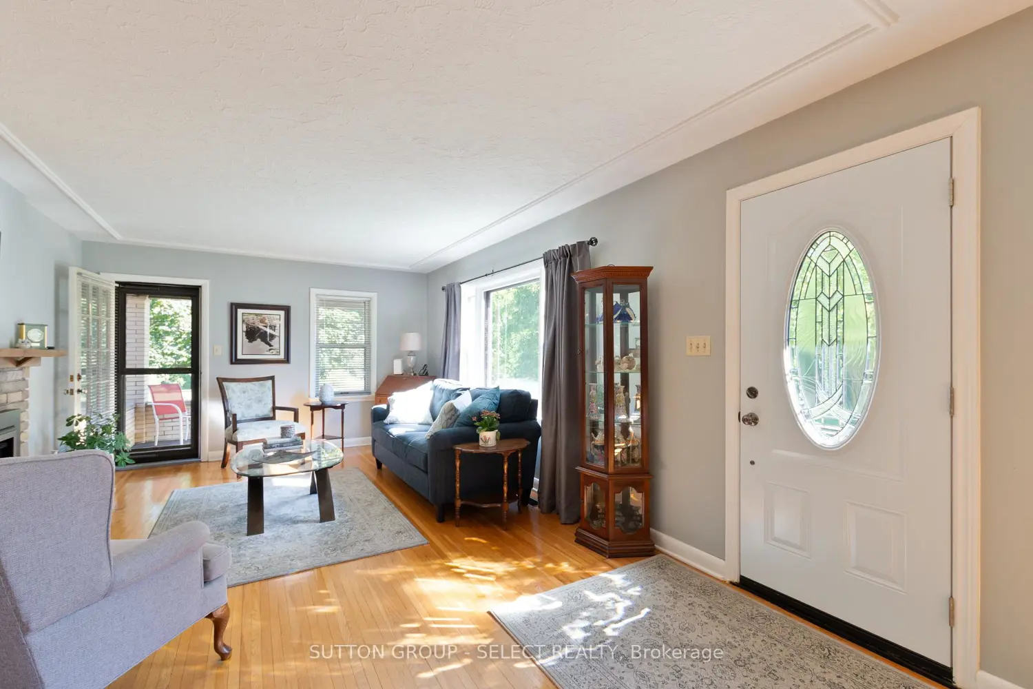714 Springbank Drive photo 4