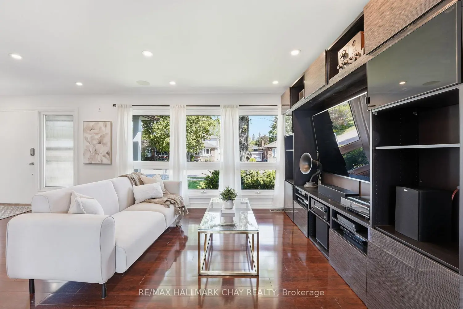420 Fernleigh Circle photo 3