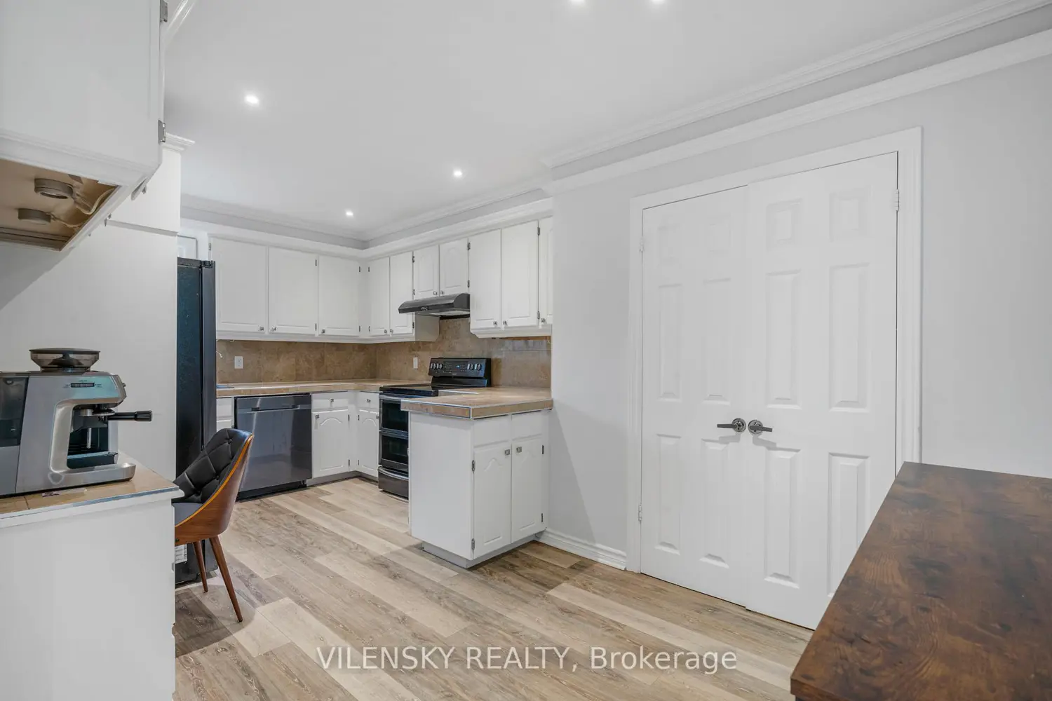14 Poplar Crescent 19 photo 5