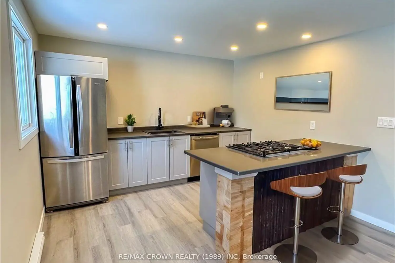 479 Angus Avenue photo 3