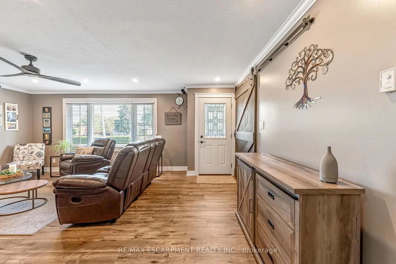 9924 Dickenson Road photo 3