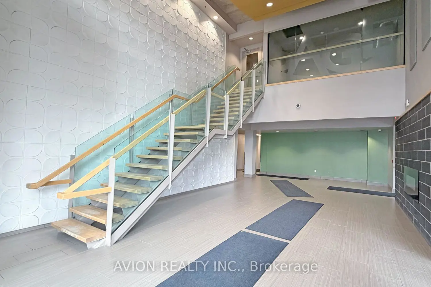 8 Hickory Street 806 photo 3