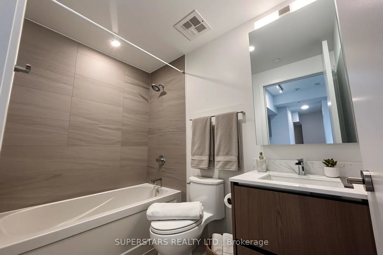 8188 Yonge Street 626 photo 5