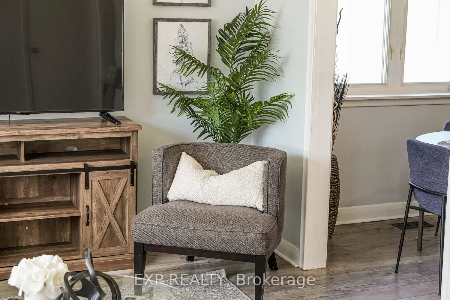 752 Eastbourne Avenue photo 5