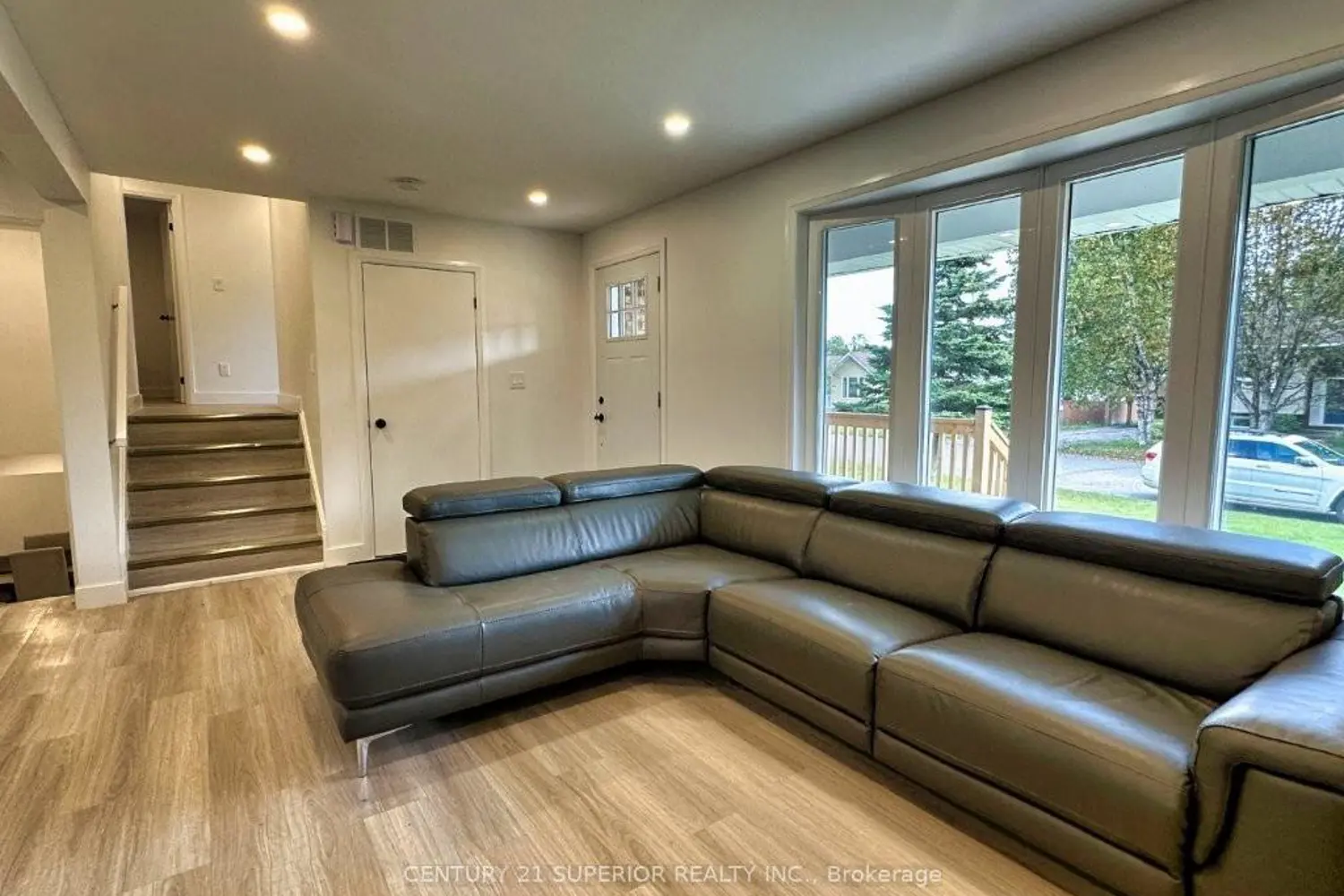 64 Parkway Place photo 3