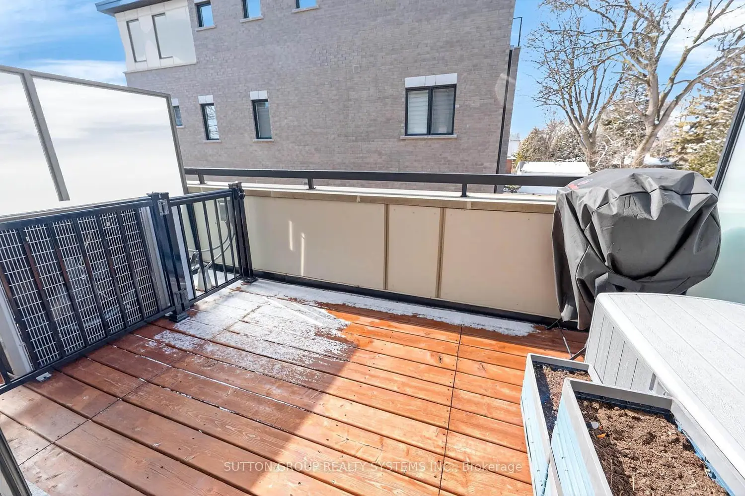 1126A Islington Avenue photo 2
