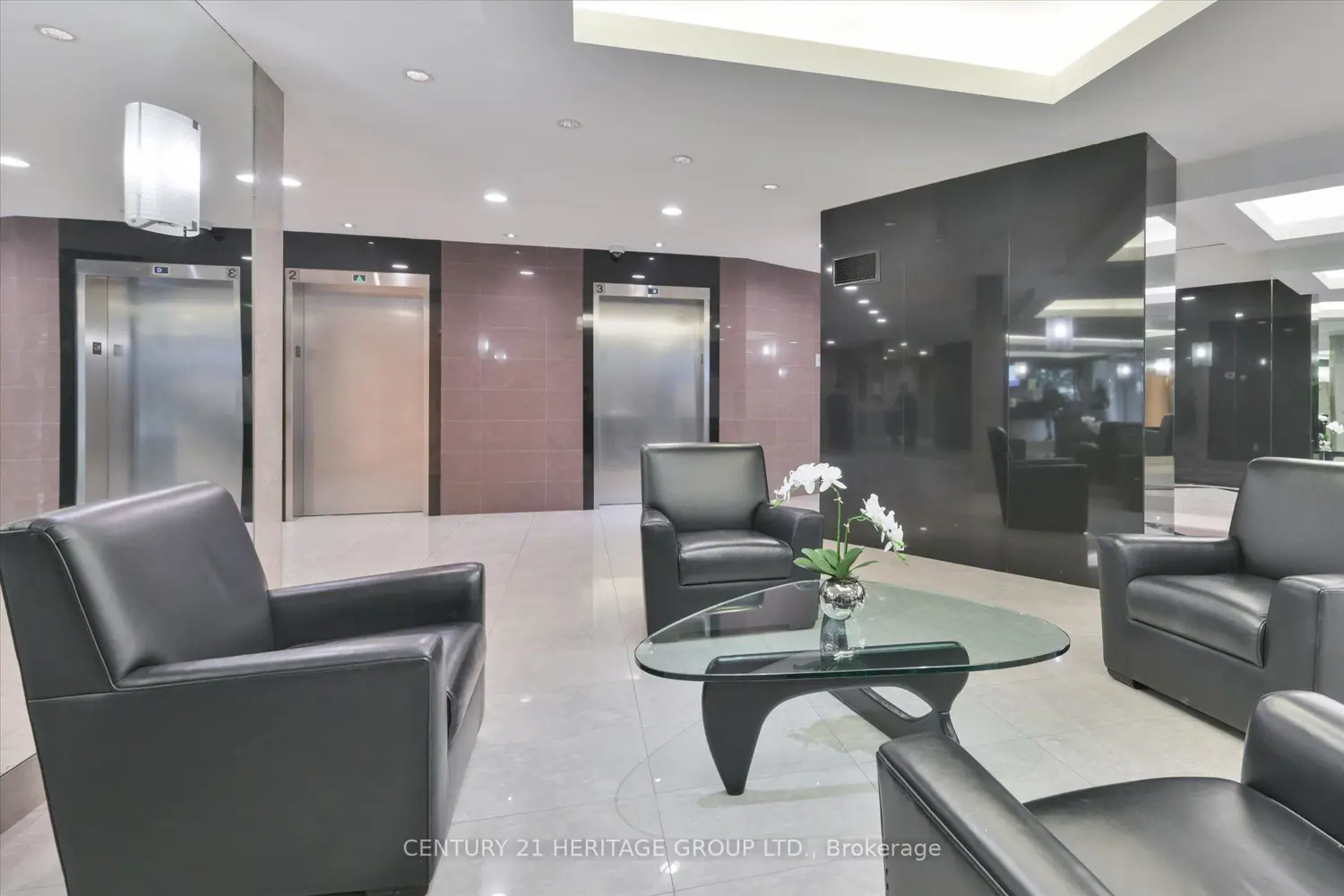 7250 Yonge Street 410 photo 2