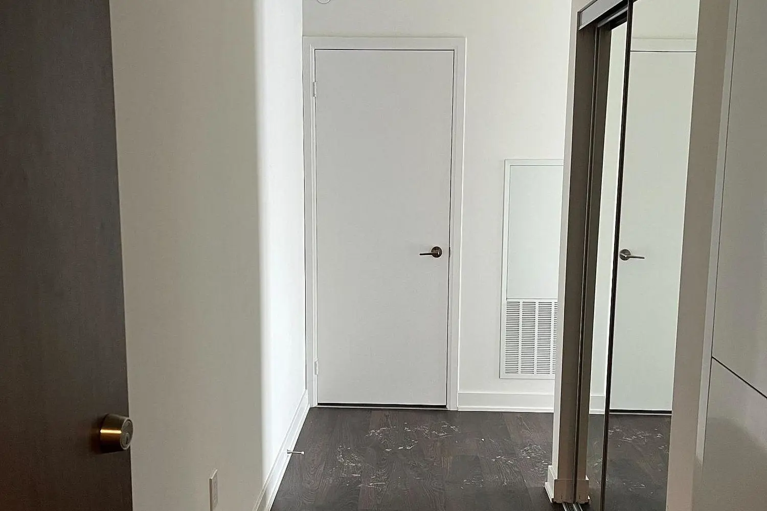 27 Bathurst Street 806W photo 4