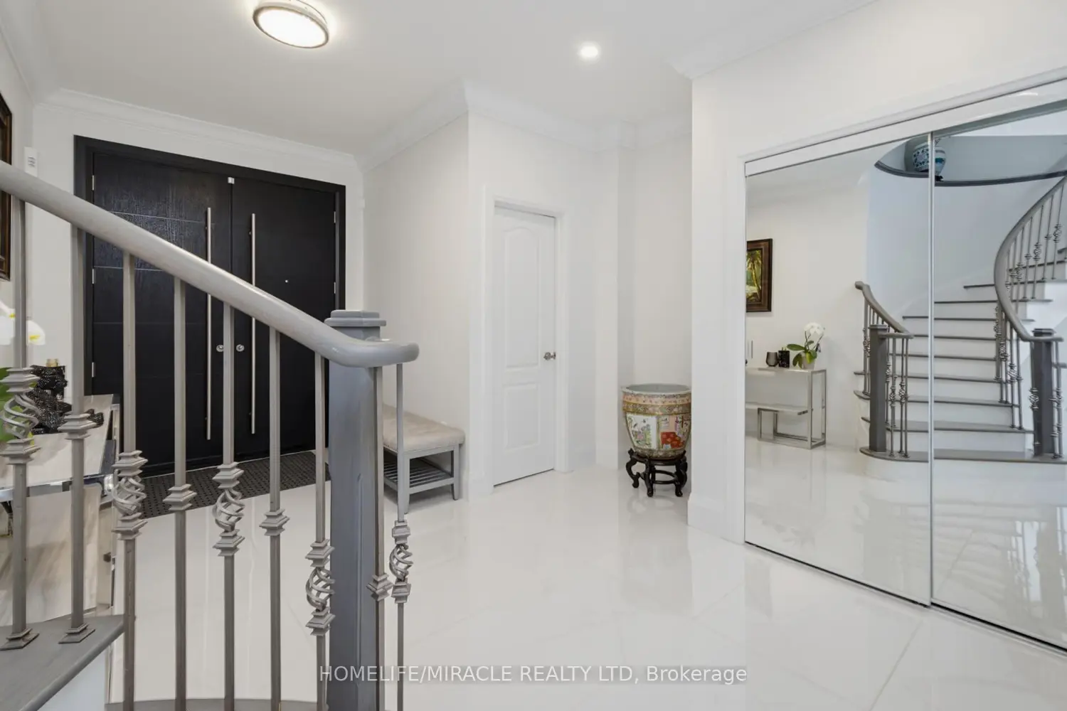 7350 Glamorgan Way photo 2