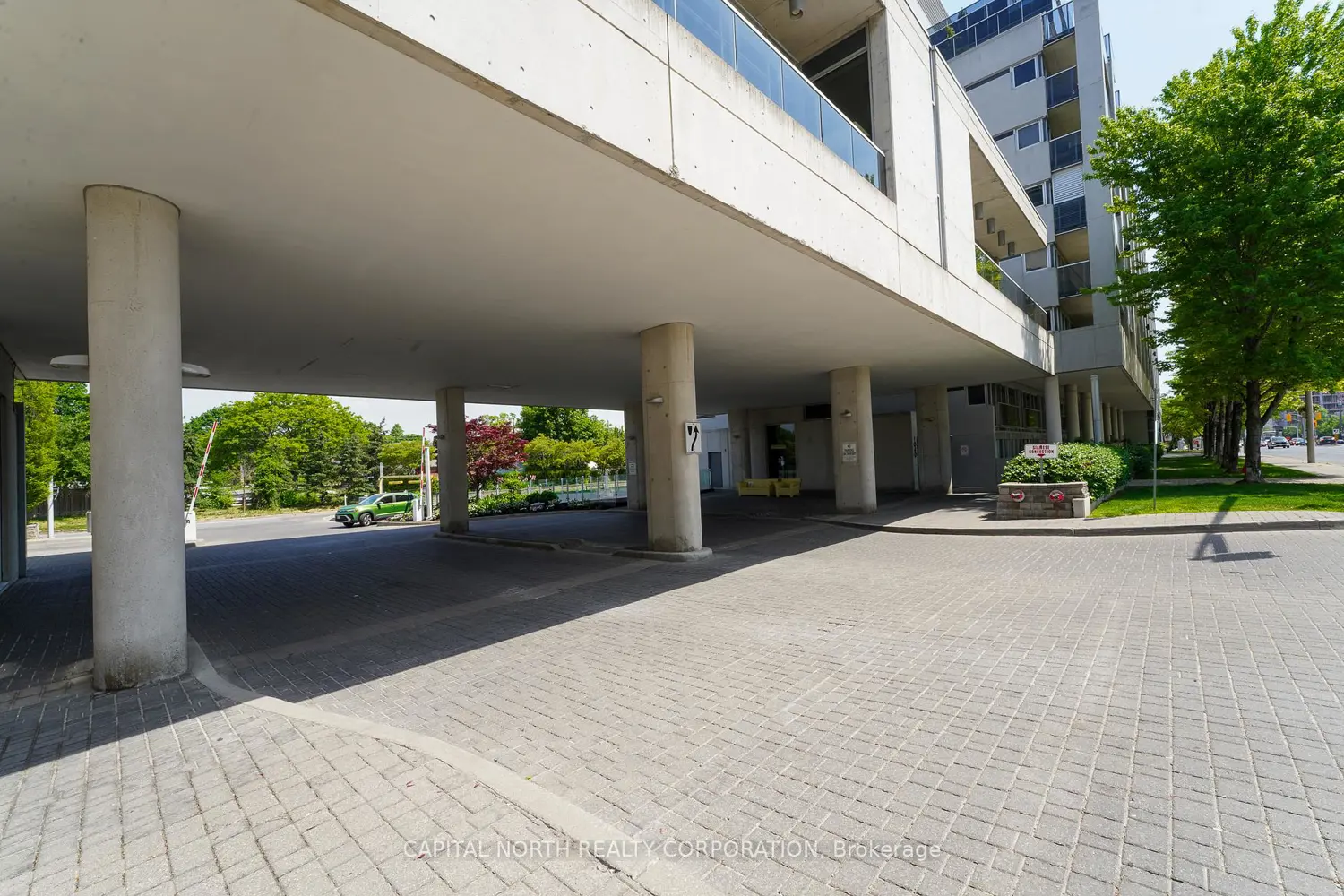 1050 The Queensway 207 photo 3