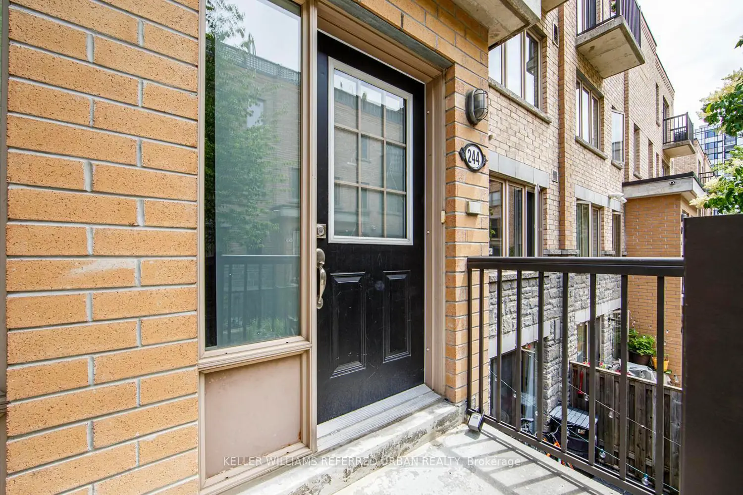 12 Foundry Avenue 244 photo 4
