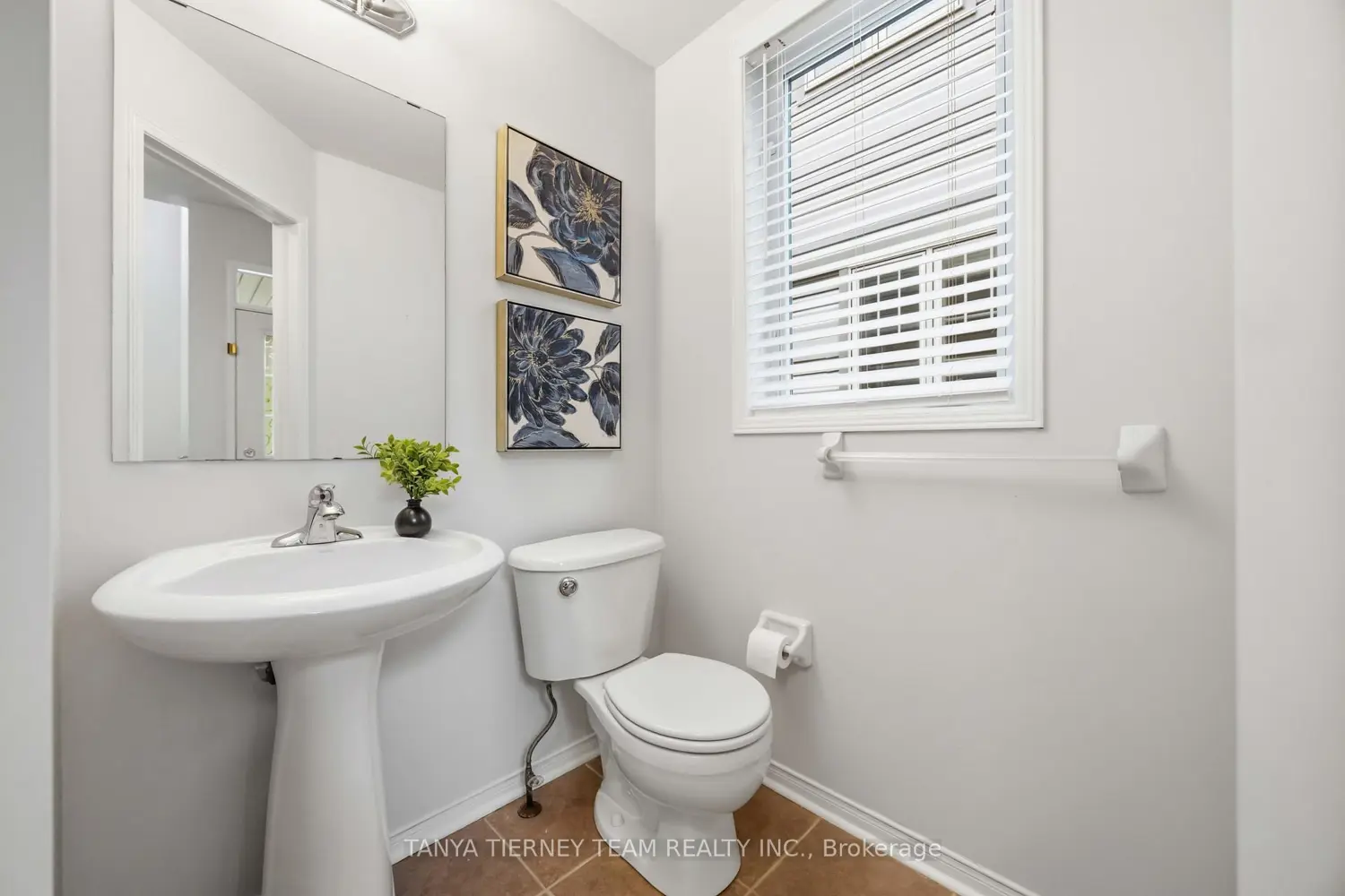 75 Robert Attersley Drive photo 5