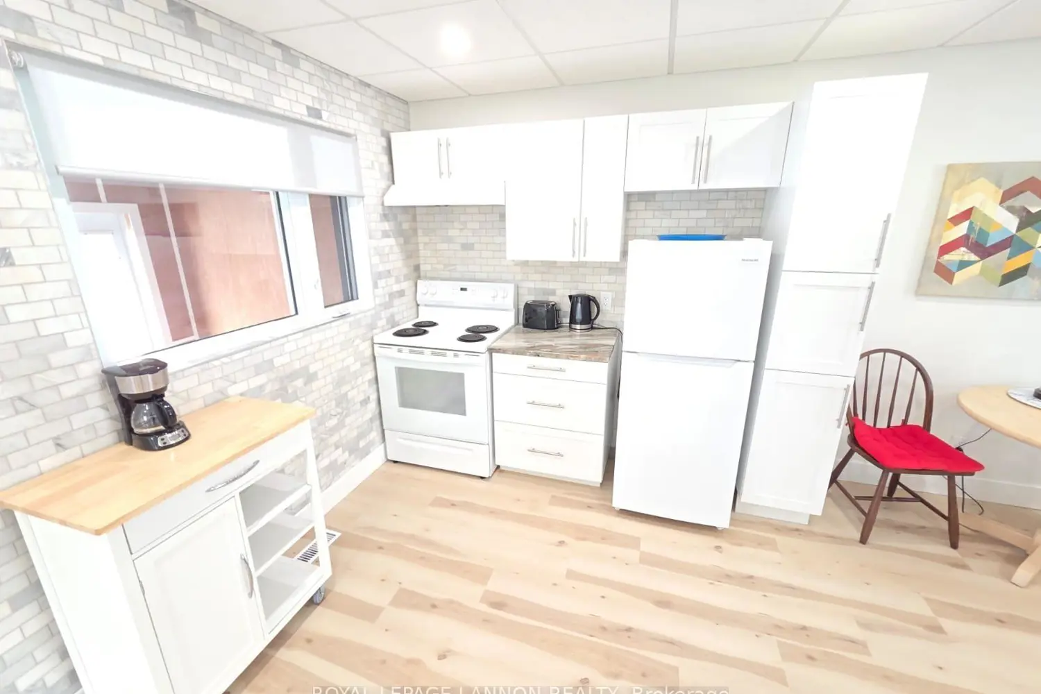 84 Machar Ave photo 2